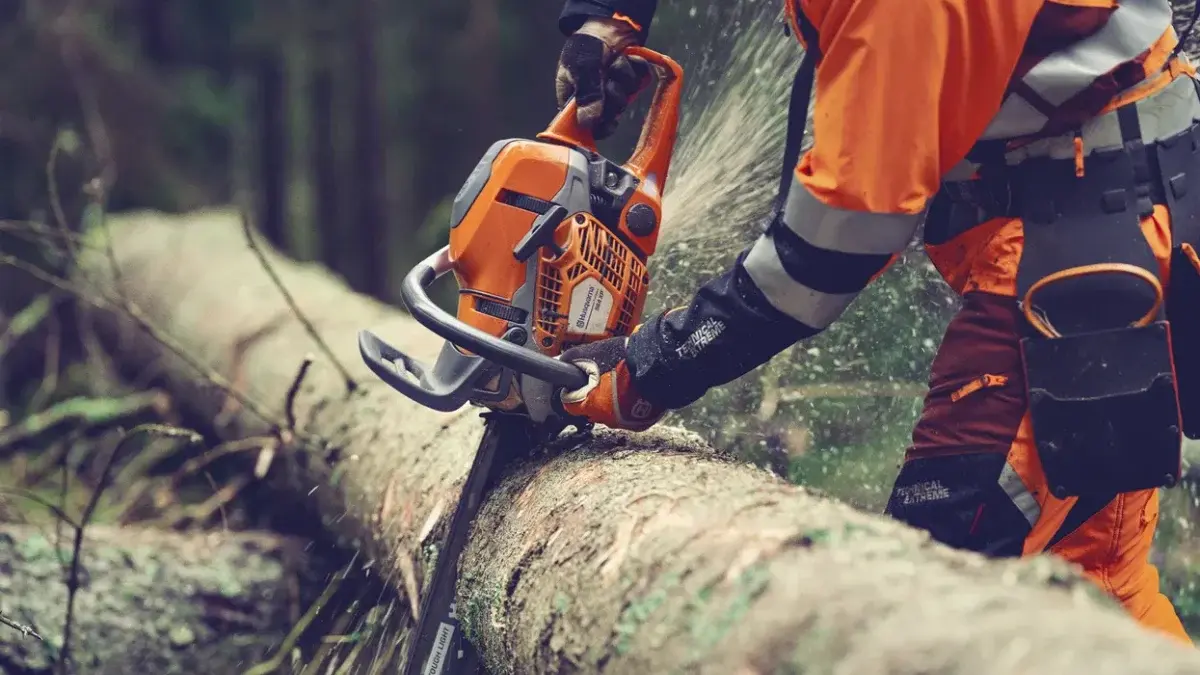 husqvarna-464-XP-fuel-injected-chainsaw husqvarna-464-XP-fuel-injected-chainsaw